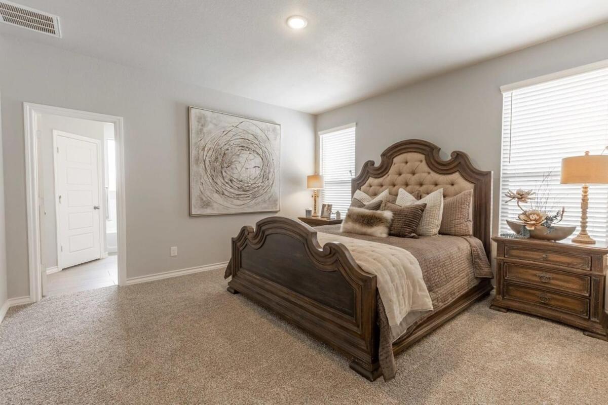 Entire House~ Spacious~ Prime Location~ Backyard Lubbock Eksteriør bilde